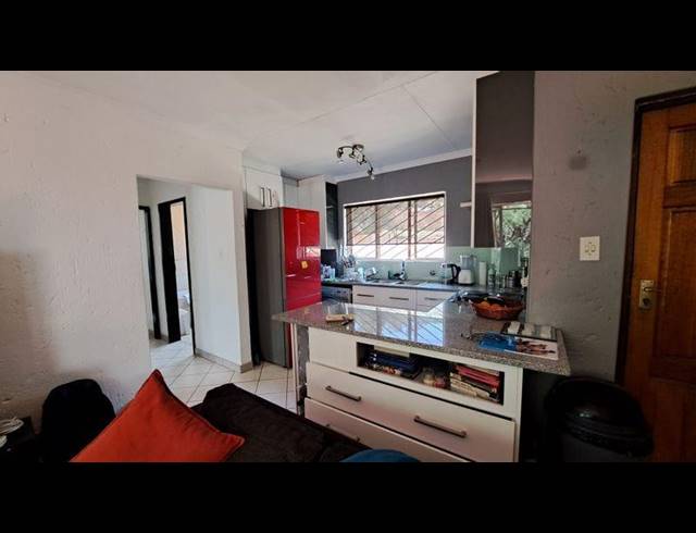 2 BEDROOM TOWNHOUSE FOR SALE IN WINCHESTER HILLS